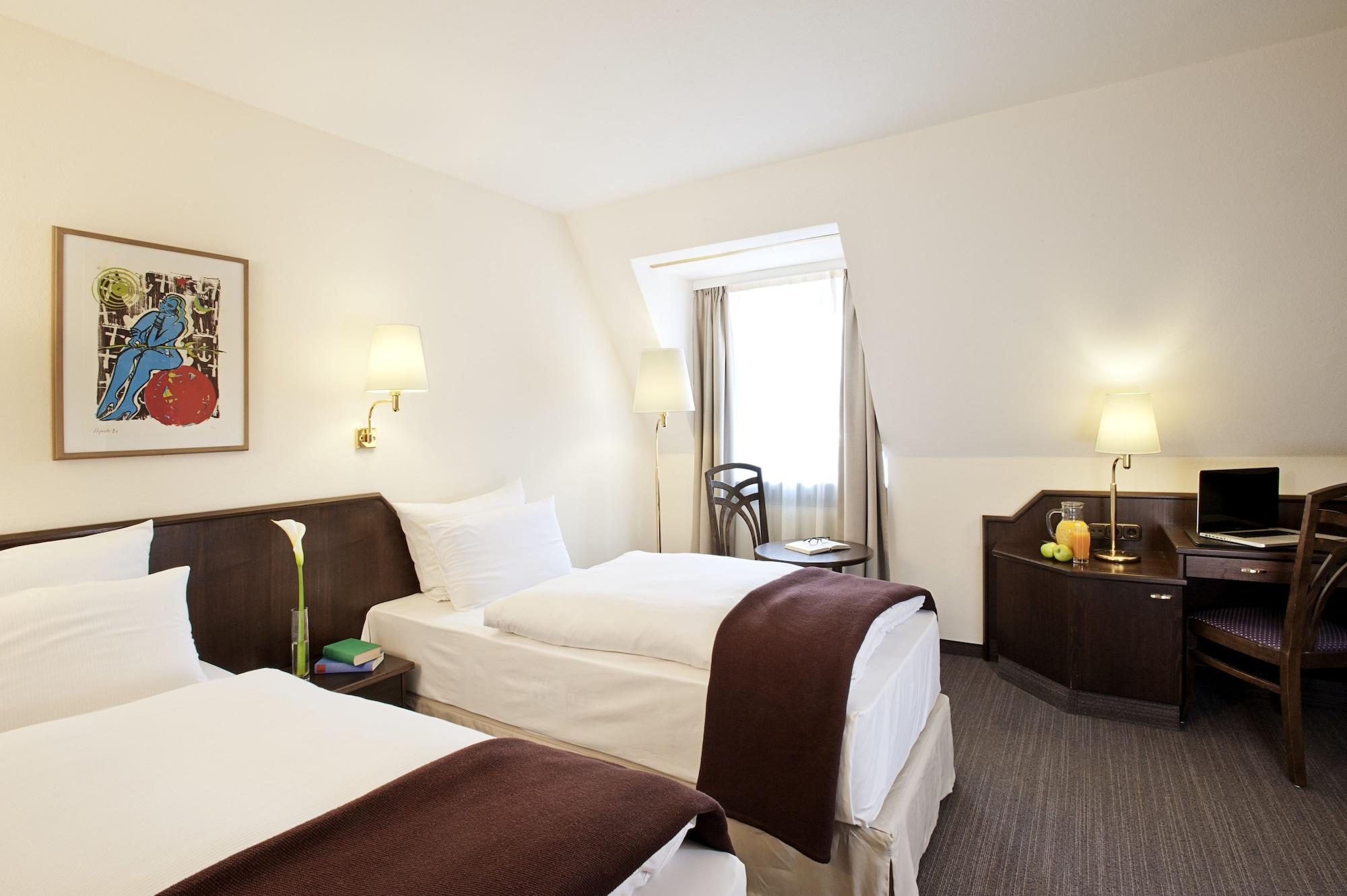 Hotel Kloesterle Noerdlingen - In Kuerze Elaya Hotel Kloesterle Nördlingen Екстериор снимка