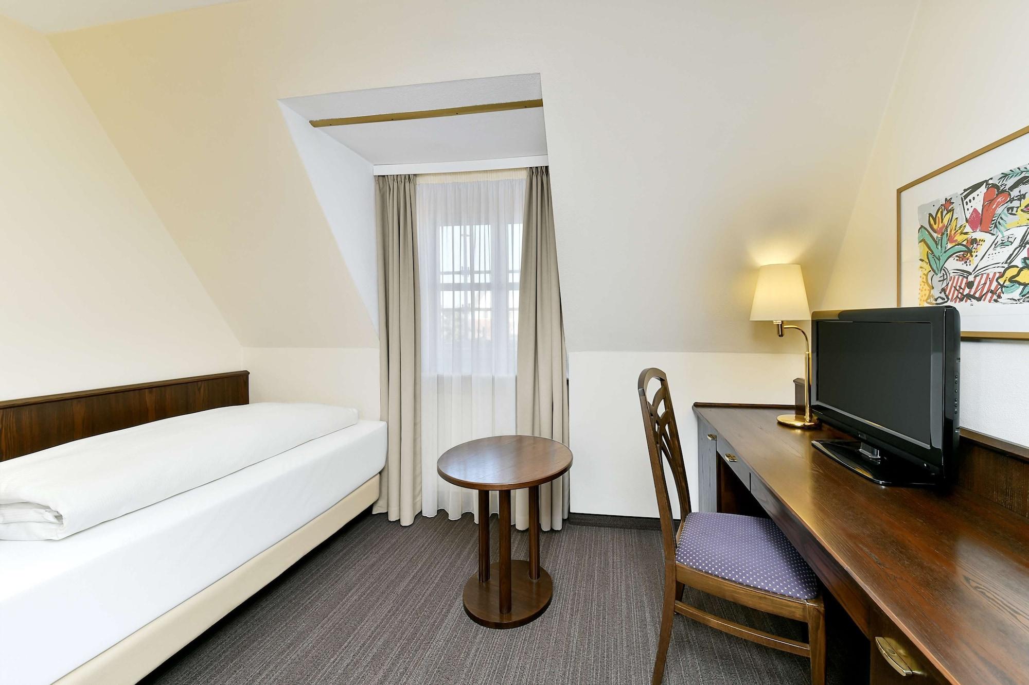 Hotel Kloesterle Noerdlingen - In Kuerze Elaya Hotel Kloesterle Nördlingen Екстериор снимка