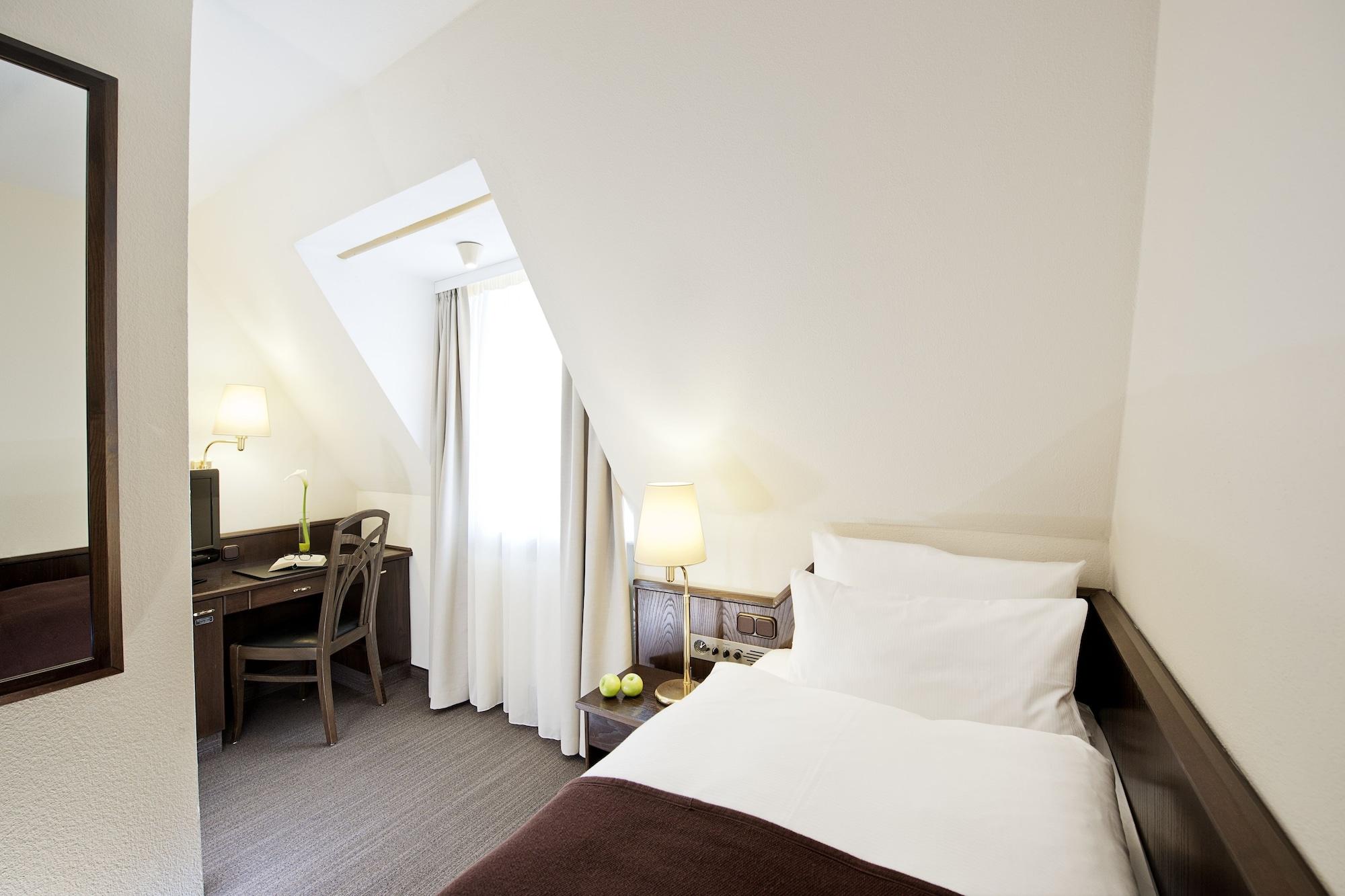 Hotel Kloesterle Noerdlingen - In Kuerze Elaya Hotel Kloesterle Nördlingen Екстериор снимка
